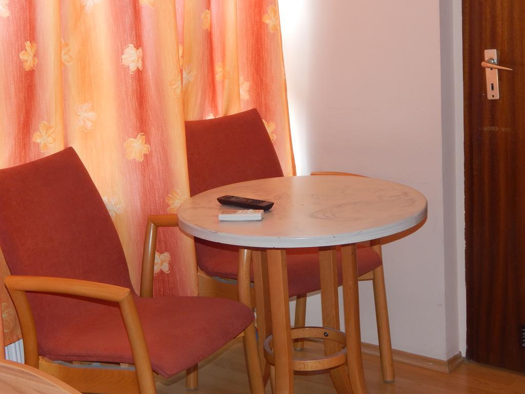 Kálvin Vendégszobák Debrecen Esterno foto