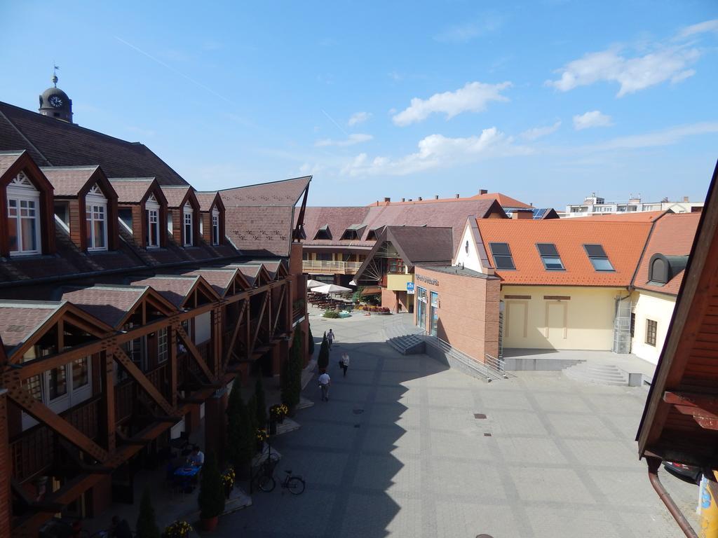 Kálvin Vendégszobák Debrecen Esterno foto