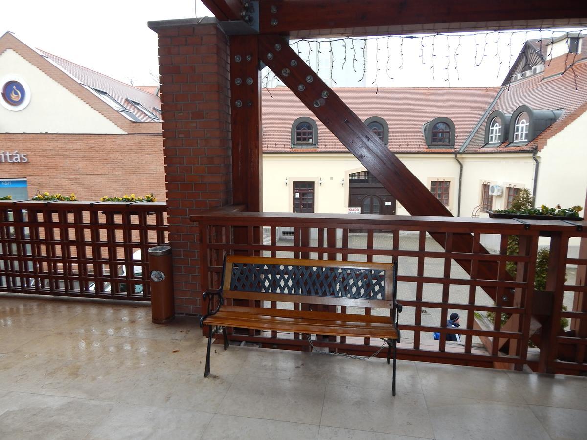 Kálvin Vendégszobák Debrecen Esterno foto
