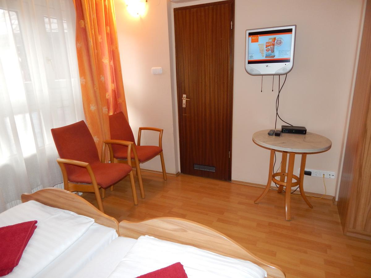 Kálvin Vendégszobák Debrecen Esterno foto