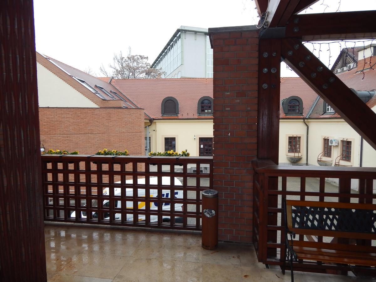 Kálvin Vendégszobák Debrecen Esterno foto
