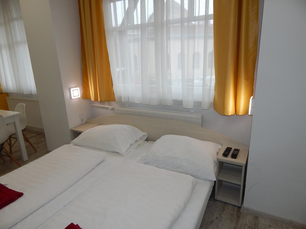 Kálvin Vendégszobák Debrecen Esterno foto