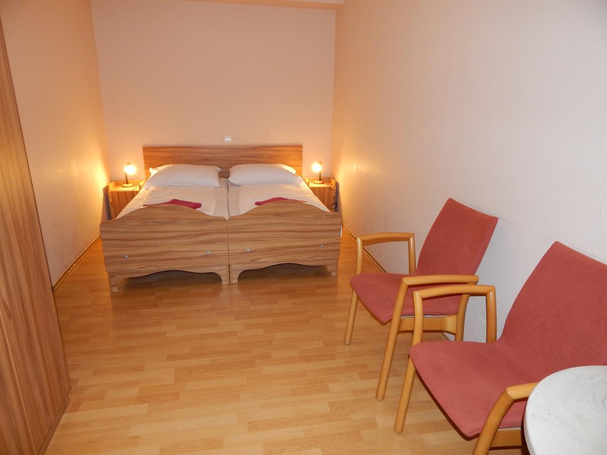 Kálvin Vendégszobák Debrecen Esterno foto
