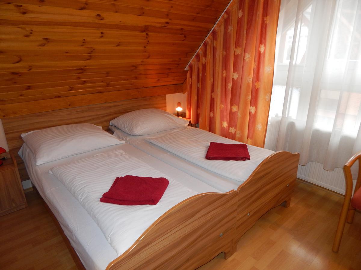 Kálvin Vendégszobák Debrecen Esterno foto
