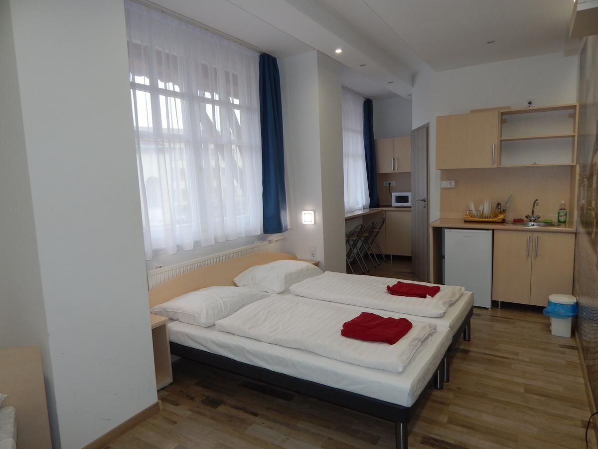 Kálvin Vendégszobák Debrecen Esterno foto